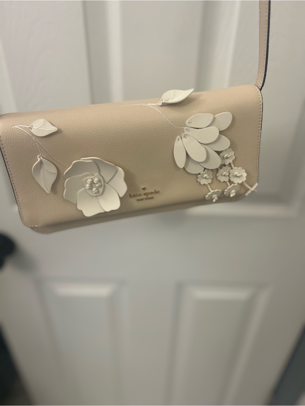 NWOT KATE SPADE floral appliqué crossbody bag. - Picture 2 of 16